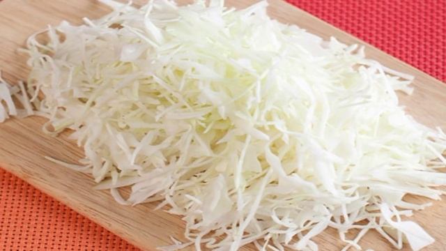 Салат с сухариками и солеными огурцами