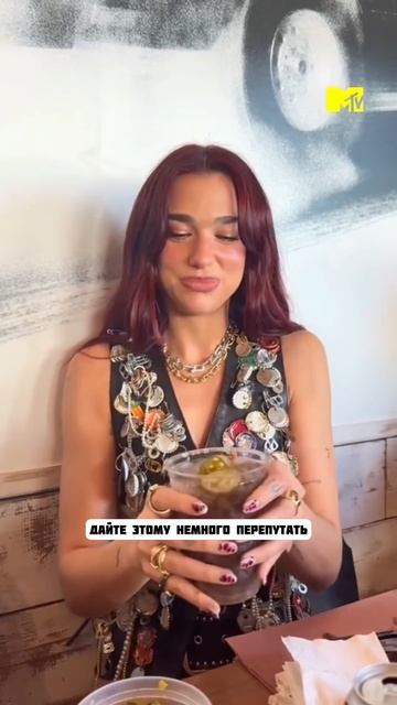 Пробую напиток от звезд Дуа Липа(Dua Lipa) с огоньком! Хотели бы попробовать?