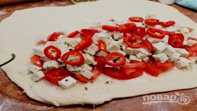 Пирог с адыгейским сыром из слоеного теста