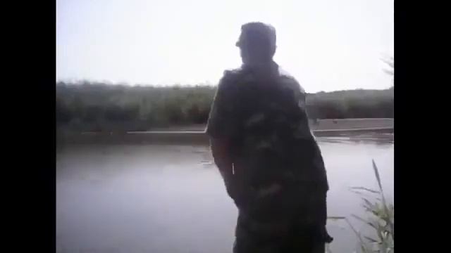 Ловля плотвы, улейки, краснопёрки, на малой речке поздней осенью.mp4