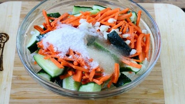 Огурцы по-корейски на зиму (простой рецепт)