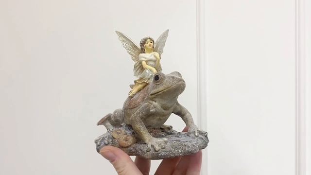Декоративная фигура ФЕЕЧКА ДЮЙМОВОЧКА И ЖАБА полистоун 14 см MC38066
