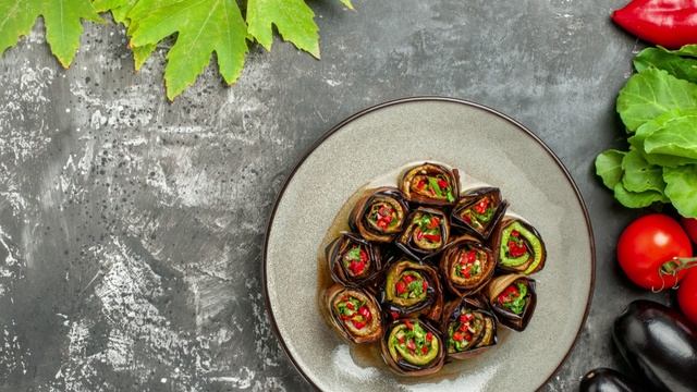 Рулетики из баклажанов с сыром и чесноком