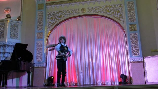 23. Амир Турабов, солист ансамбля Алтын ай. Башкирский танец.