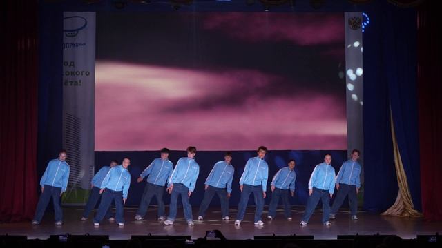 CLOSE GROUP POPPIG UJEN DANCE COMPANY