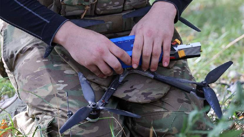 Расчеты FPV-дронов уничтожили пункт управления БПЛА ВСУ в зоне спецоперации