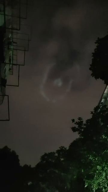 Luces En El Cielo, Sobre Hubei, China (01 De Octubre De 2025)