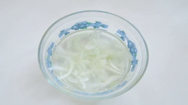 Салат с солеными баклажанами и картофелем