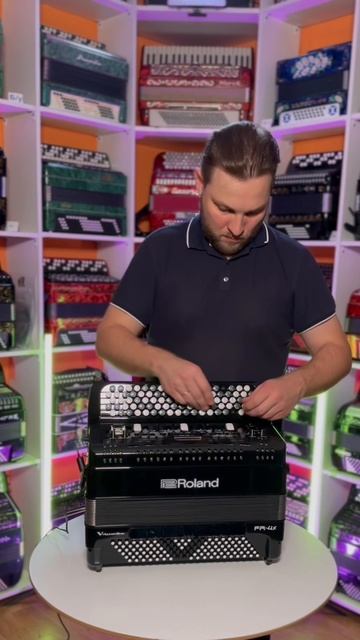 А что так можно что-ли?  баян roland баянист салонбаянист купитьбаян