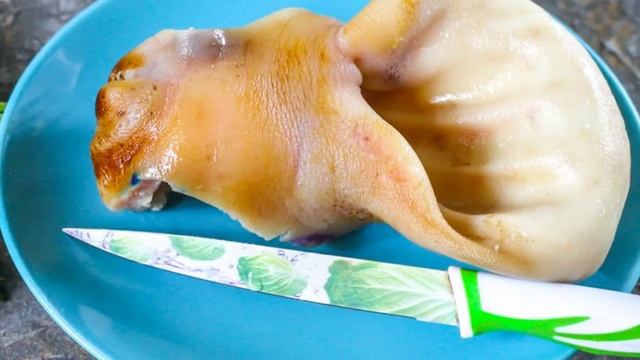 Салат с свиными ушами и огурцом