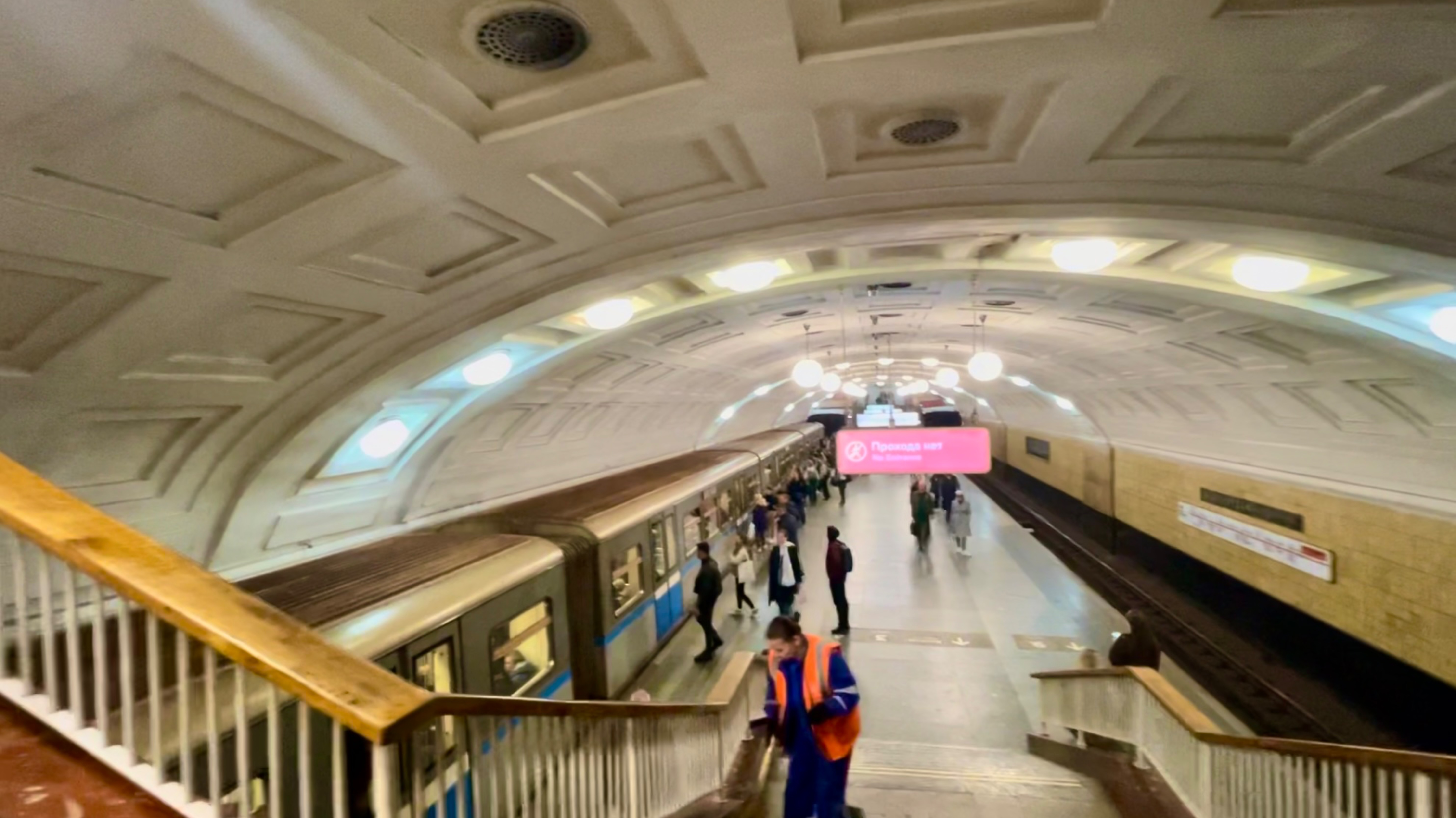 Еду в московском метро до гостиницы Измайлово Гамма. Метро Москвы. Эпизод 59