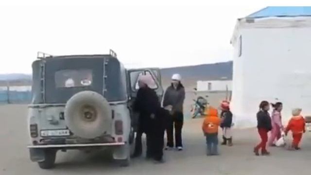 Монгольский школьный Автобус