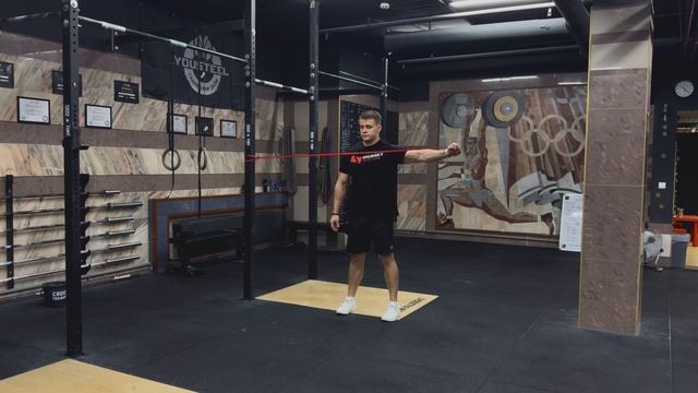 Горизонтально отведение плеча с резиной стоя Banded horizontal shoulder abduction