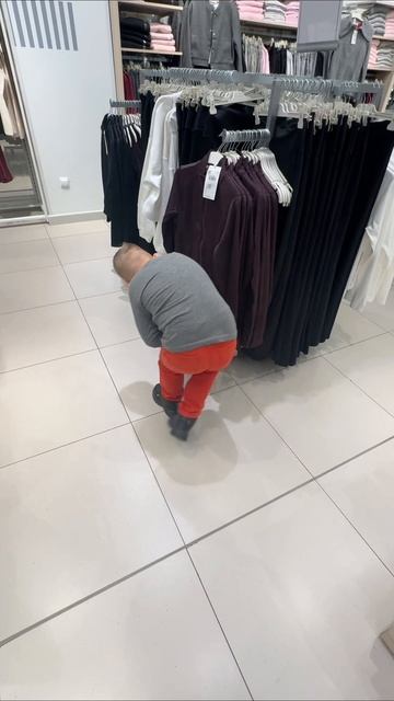 прятки в магазине 