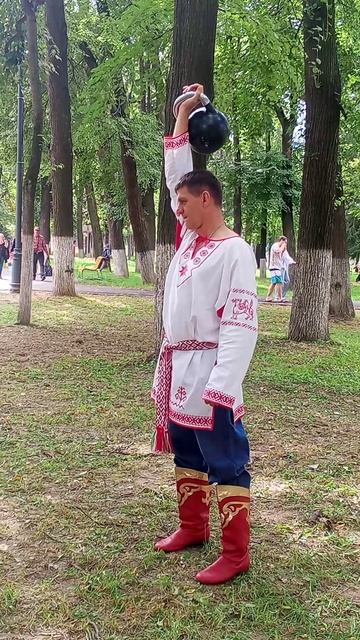 Как поднимать гирю