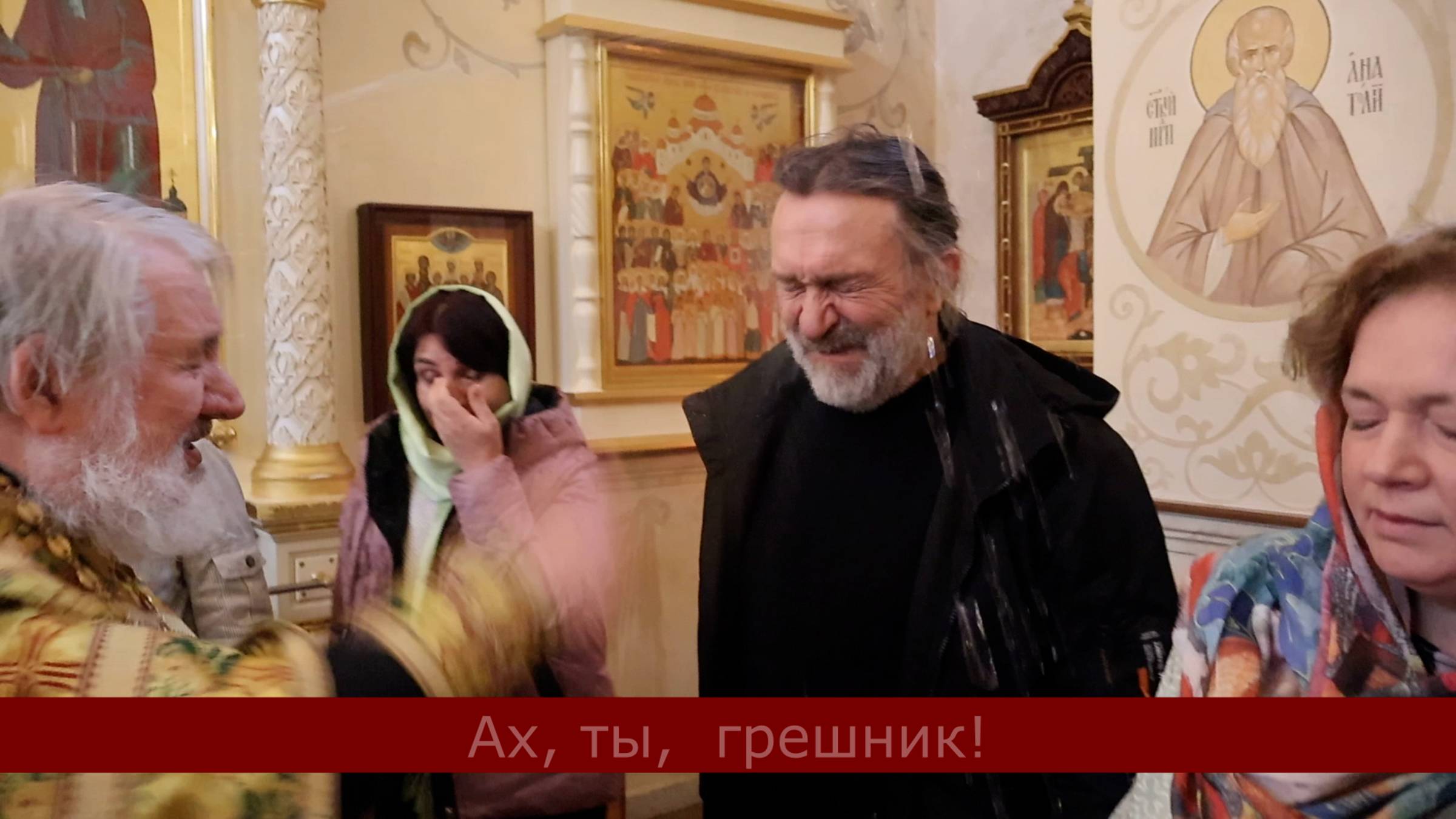 Красивую икону освятили грешников святой водой покропили: что происходило на водосвятном молебне
