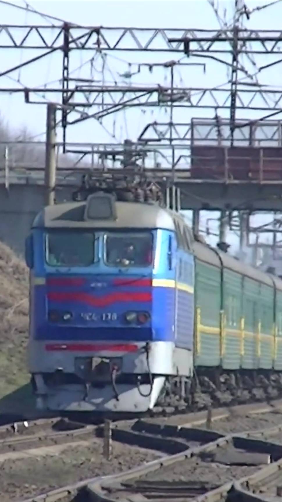 поезд ЧС4-136