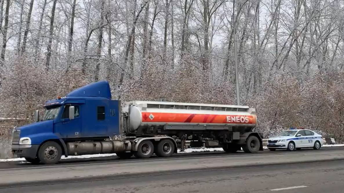 Водитель грузовика Фрейт Лайнер собрал в Кемерове целую коллекцию штрафов и нарушений