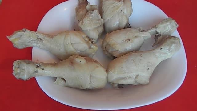 ГОЛЕНЬ куриная в картофеле