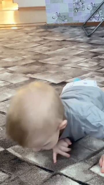7,5 месяцев первые ползания Дёмочки✨