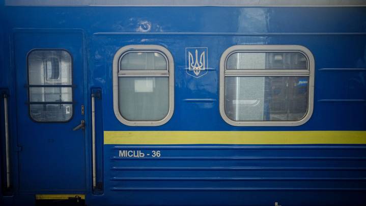 На Украине три поезда остановили после сообщений о минировании