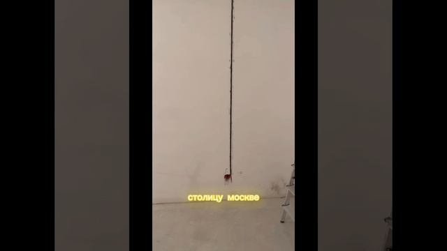 Проложили новую электропроводку в квартире 46 кв/м
электропроводка черновая открытая по потолку.