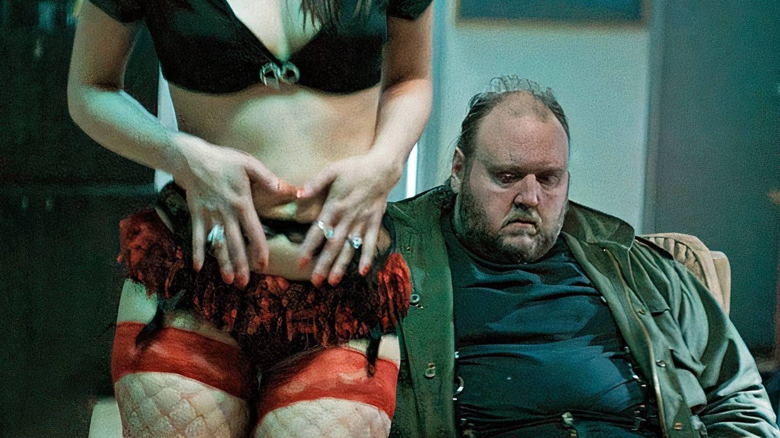 43 летний мужчина живёт с мамой играет в солдатики и подвергается буллингу