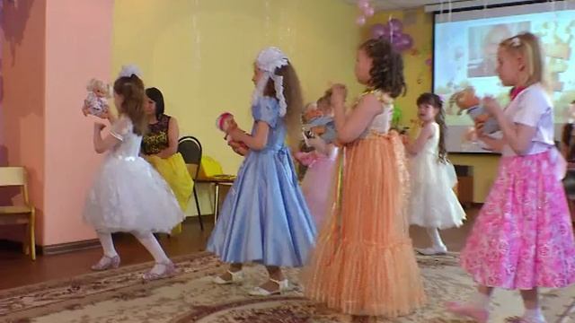 Солнышко Танец с куклами