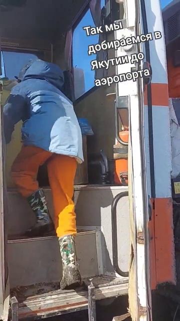 Это вам не аэропорт Внуково! Так добираемся в Жиганске в аэропорт после переправы на аэролодке