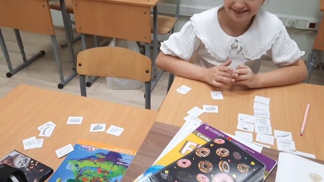 Урок английского языка. Повторение слов на тему «еда» при помощи карточек