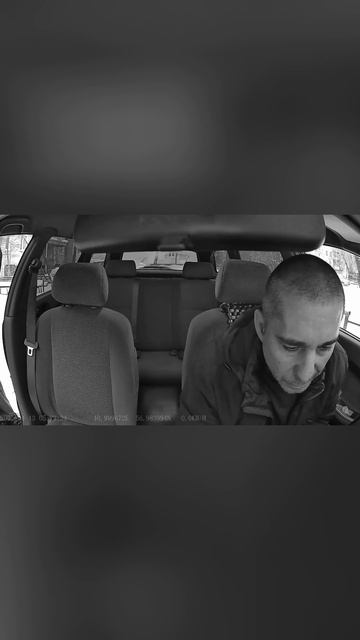 Студенты убегают из такси не оплатив поездку