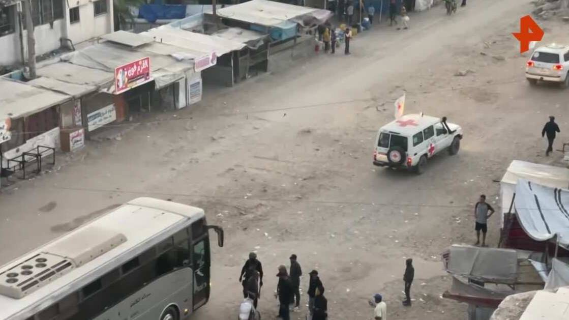 Колонна Красного Креста выдвинулась к месту передачи заложников в Газе