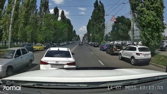 Хамло на дороге, думающие только о своих интересах.