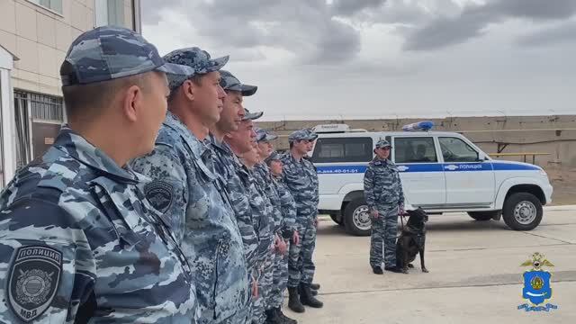 В Астраханской области полицейские проводили на «пенсию» четвероногого коллегу