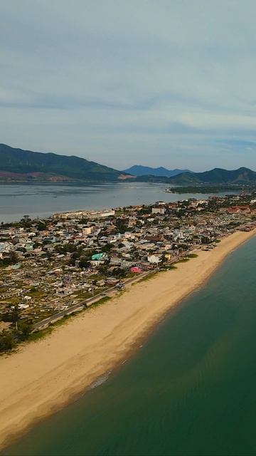 🏖️ Бескрайний песчаный пляж Вьетнама с высоты | DJI Avata FPVПоднимитесь в небо над бесконечным п