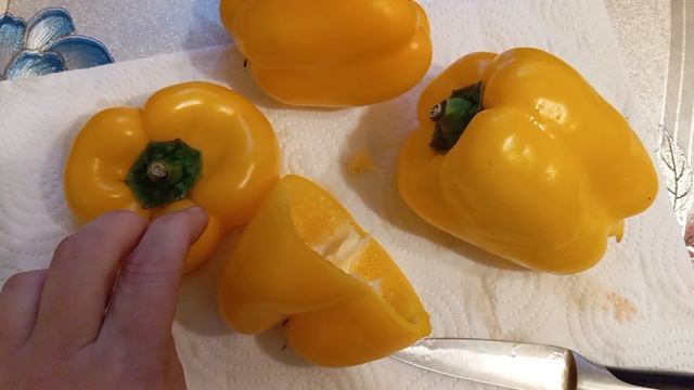 Небольшой обзор перца в размере разрезе..... Заказала семена не у того....