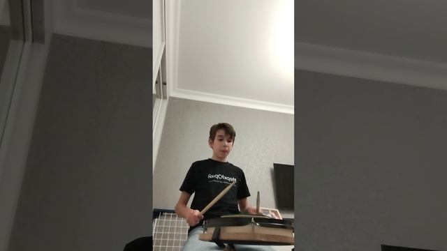 учу играть шестнадцатые