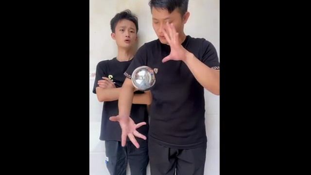 Блестящий летающий шар (фокус)