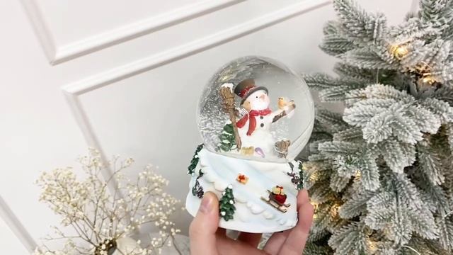 Музыкальный снежный шар СНЕГОВИК С ДВУМЯ ПТЕНЧИКАМИ полистоун стекло 15 см 50-2112