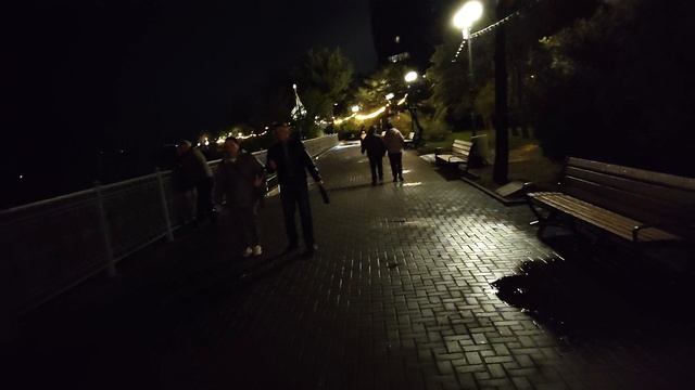 Анапа. Вечерняя набережная после дождя. 13 октября 2025. 19.00