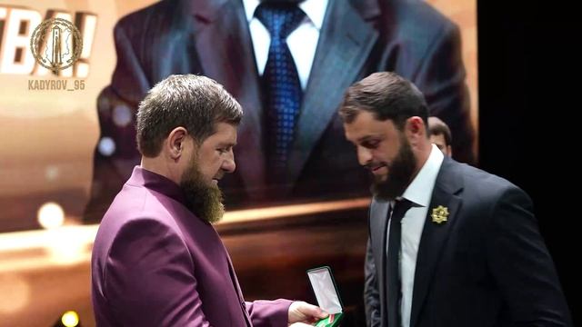 Работникам сельского хозяйства Чечни подарили 3 квартиры и 23 автомобиля
