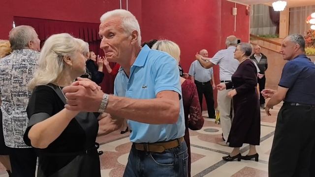 Эти розы для тебя... 12.10.25...