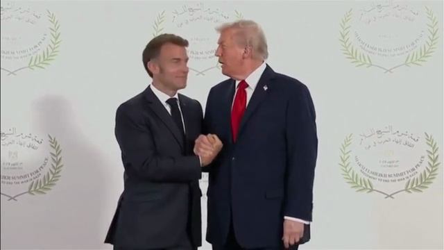 Трамп и Макрон: борьба на руках которая привлекла внимание