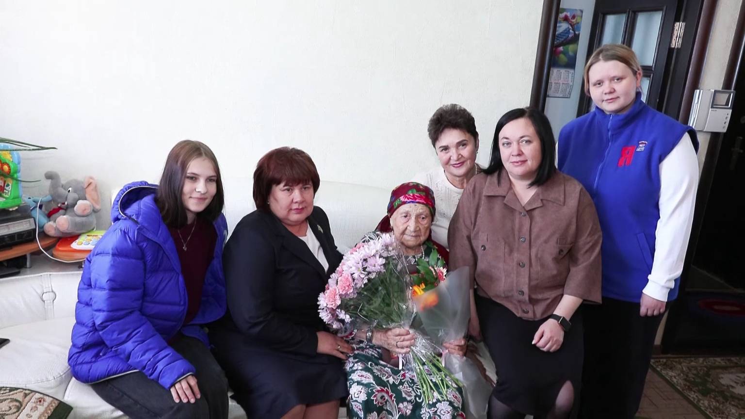 В Излучинске труженица тыла отметила 99-летие