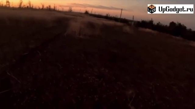 Момент прилета FPV-дрона по багги, оператор смог вытащить из горящей машины раненного водителя