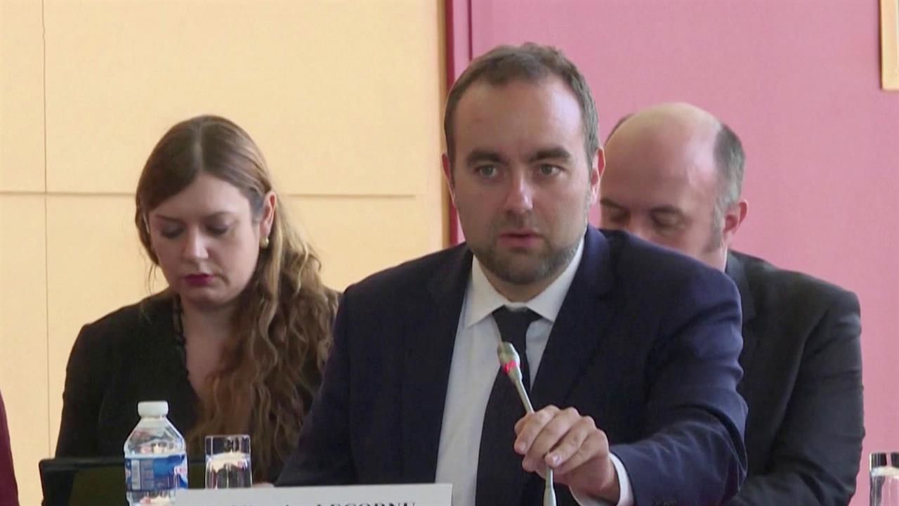 Шестеро из 19 министров сохранили должности в новом правительстве Франции