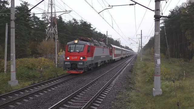 Электровоз ЭП20-008 ТЧЭ-6 со скорым поездом Двухэтажный состав  063Й Самара - Санкт-Петербург.