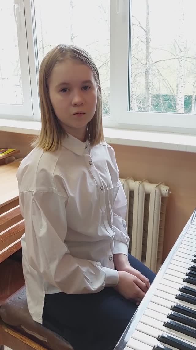 Си бем. маж. гамма двумя руками Леонова Валерия 3кл.