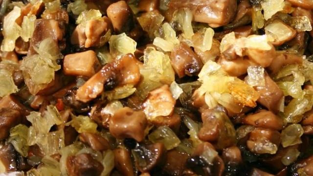 Пирог с грибами и яйцом