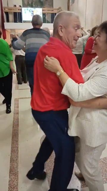 Букет из белых роз..... 12.10.25.